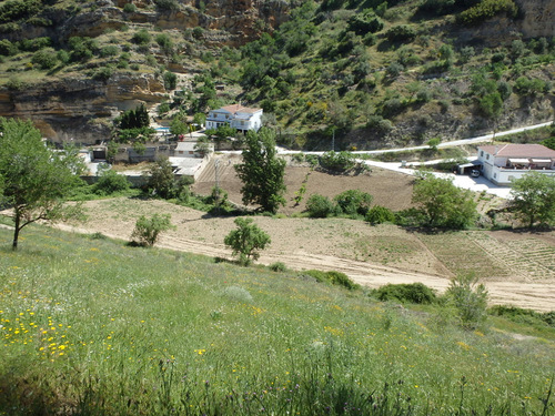 Lower valley overview, on the road for Tocón.